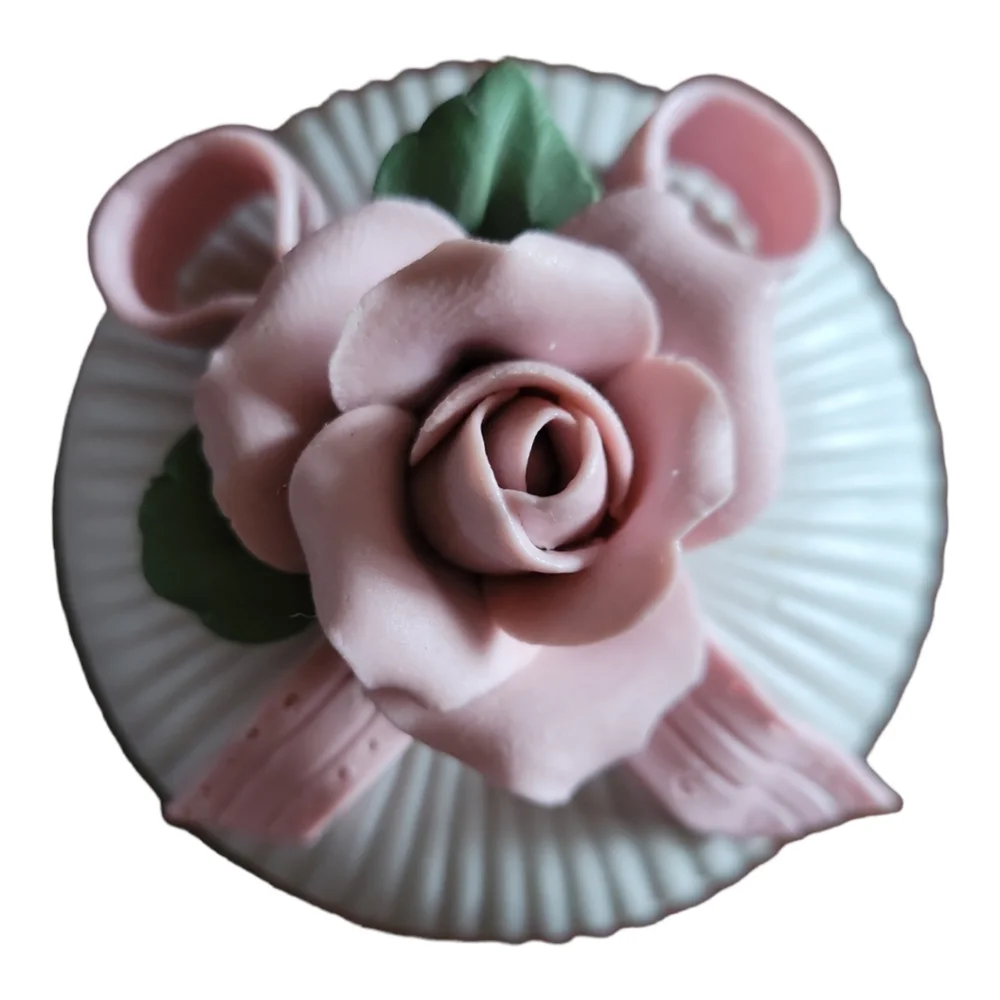 Vtg Ribbon Rose Leaves Bow Trinket Stash Box Ribbed Porcelain